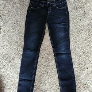 Skinny jeans dark wash